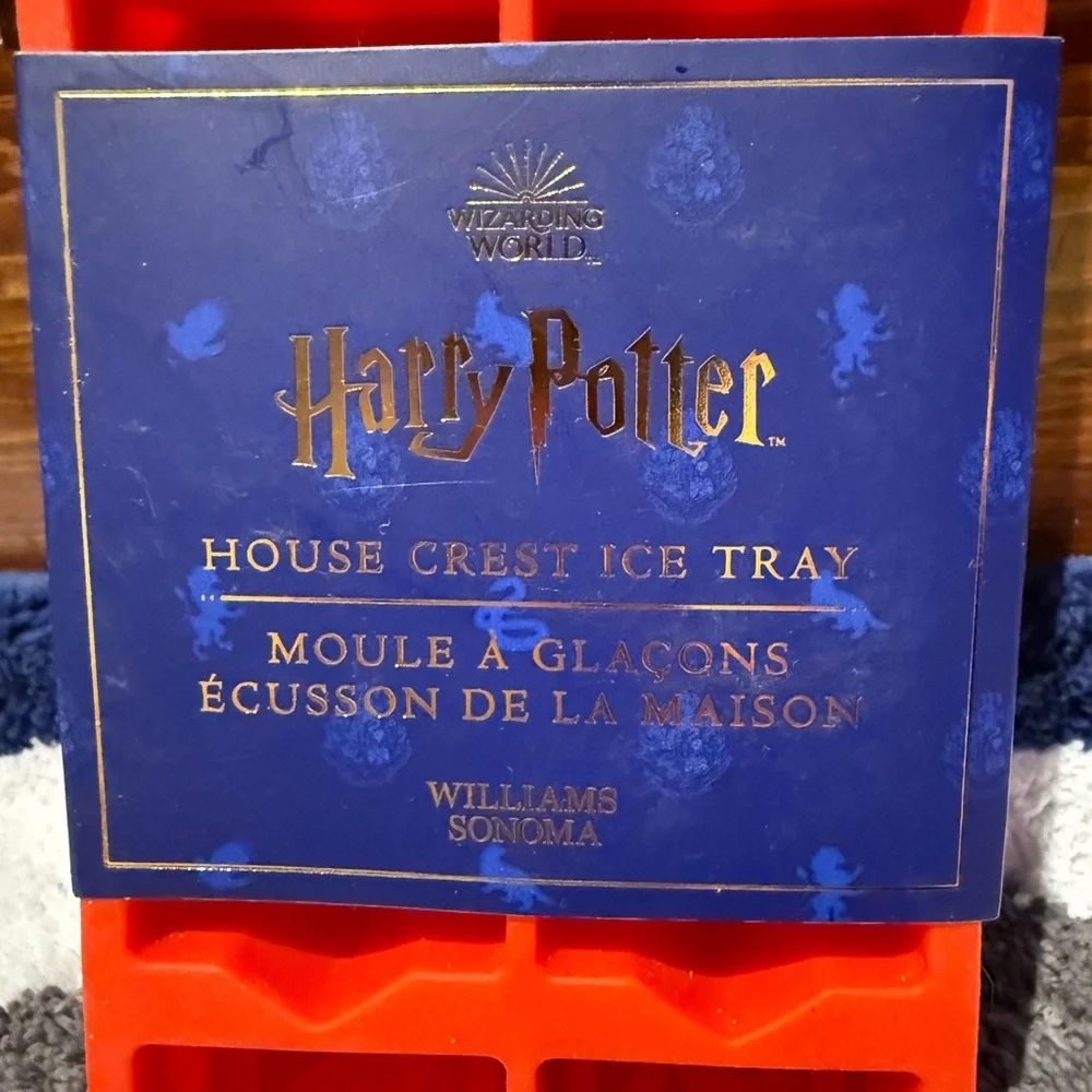 Williams Sonoma Harry Potter House Crest Ice Tray - Red and Blue
